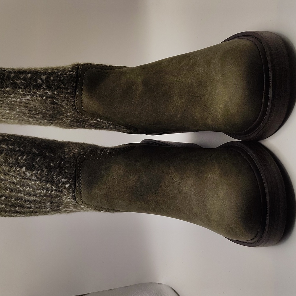 Portland Boot Stylish Green Ankle Boots with Knit Cuffs